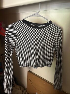 Forever 21 Black & White Checkerboard Long Sleeve Crop Top